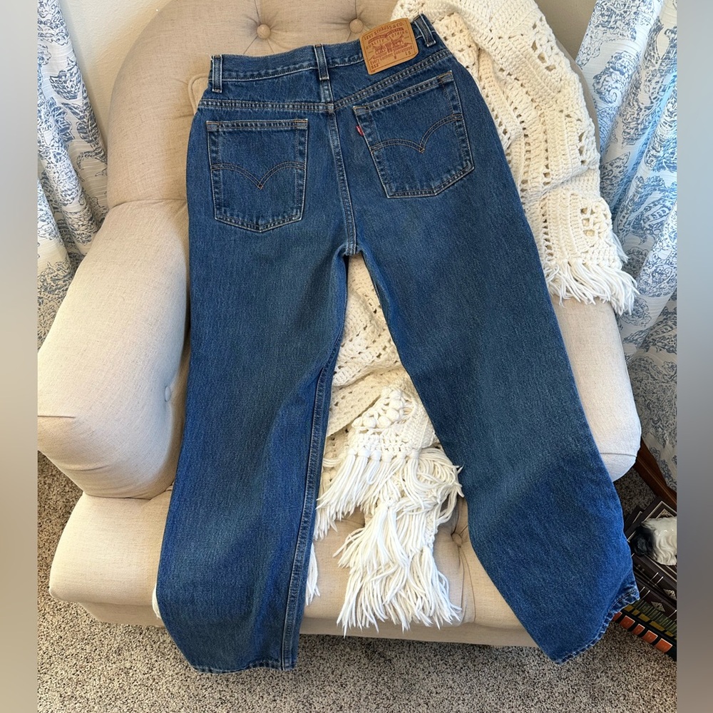 Vintage Levi’s 512, women’s 10 regular, short inseam. Production date 10/99